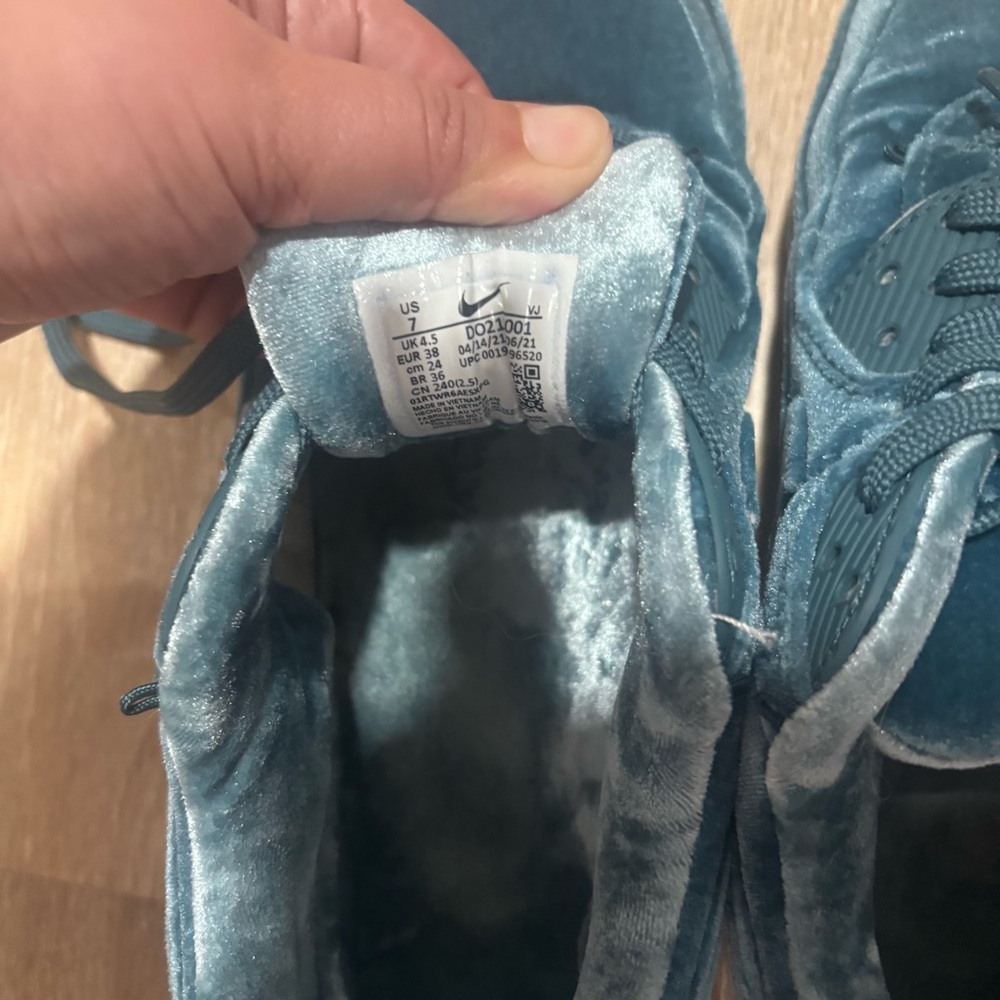 Nike velvet Teal Sneakers - Picture 5 of 7